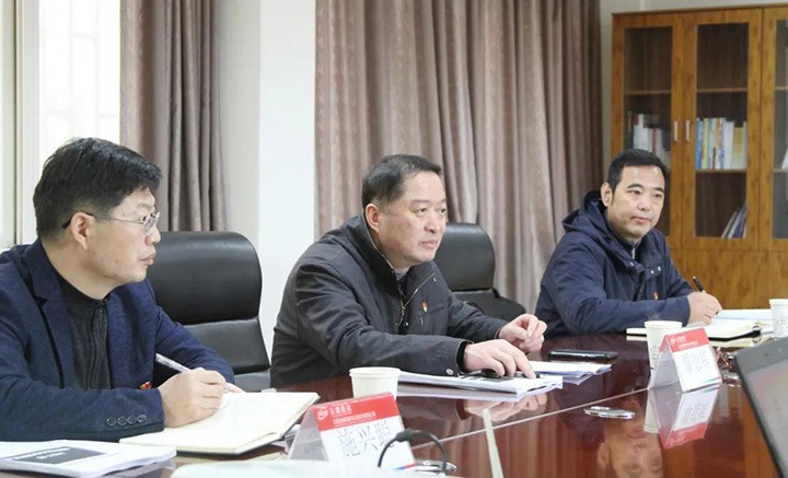 云煤（天博）集团党委委员、纪委书记覃崇辉到煤炭机电试验所开展春节送温暖慰问运动