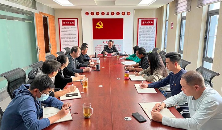 云煤（天博）集团党委委员、 纪委书记覃崇辉到挂钩联系党支部教学学习贯彻党的二十大精神专题党课
