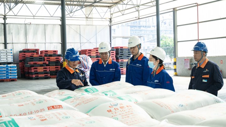 党建引领促生长，，，，，产融协同谱新篇——云南解化与云能资源开展党建联建运动