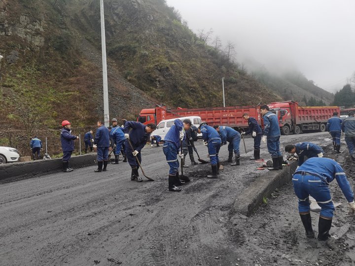 携手共进，，，，，，共筑漂亮矿山